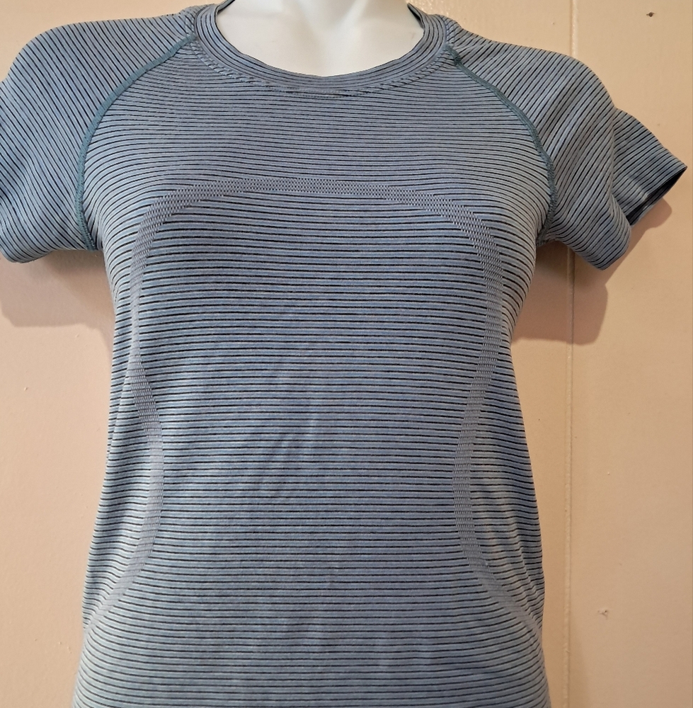 Lululemon  Top Blue Striped Athletic  Women Size XS/S